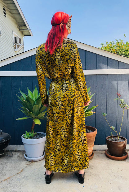 In Heroes We Trust - Maxie Cat Robe